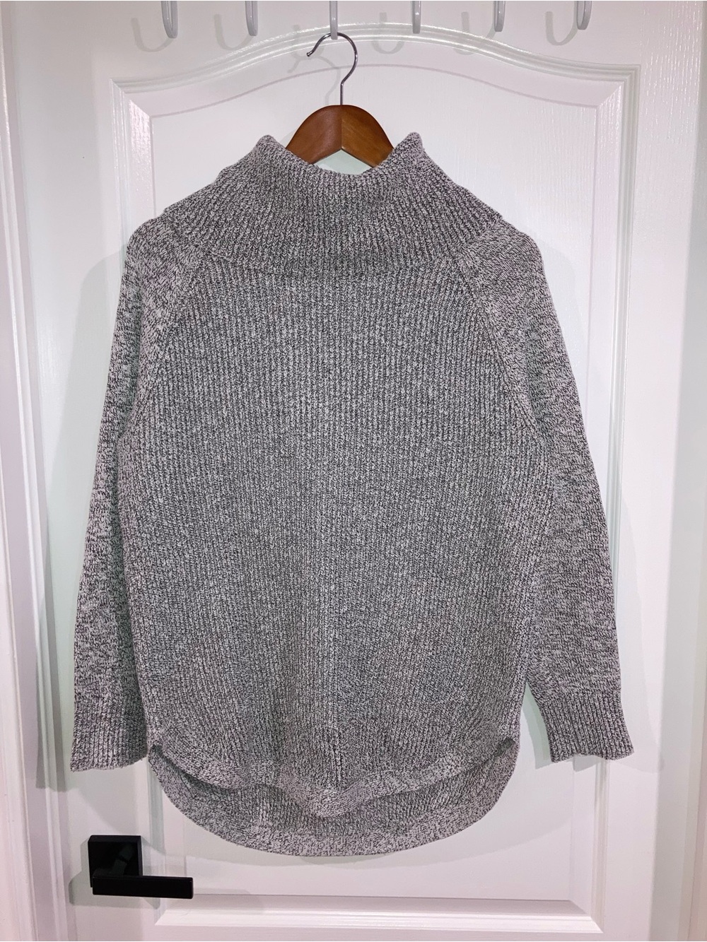 Hilary Radley Grey & White Turtleneck Raglan Sleeve Sweater - size L